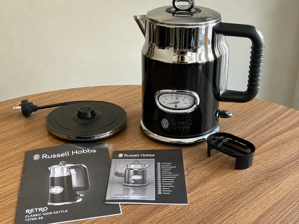 Hervidor Eléctrica Retro Classic Noir 1.7L Russell Hobbs