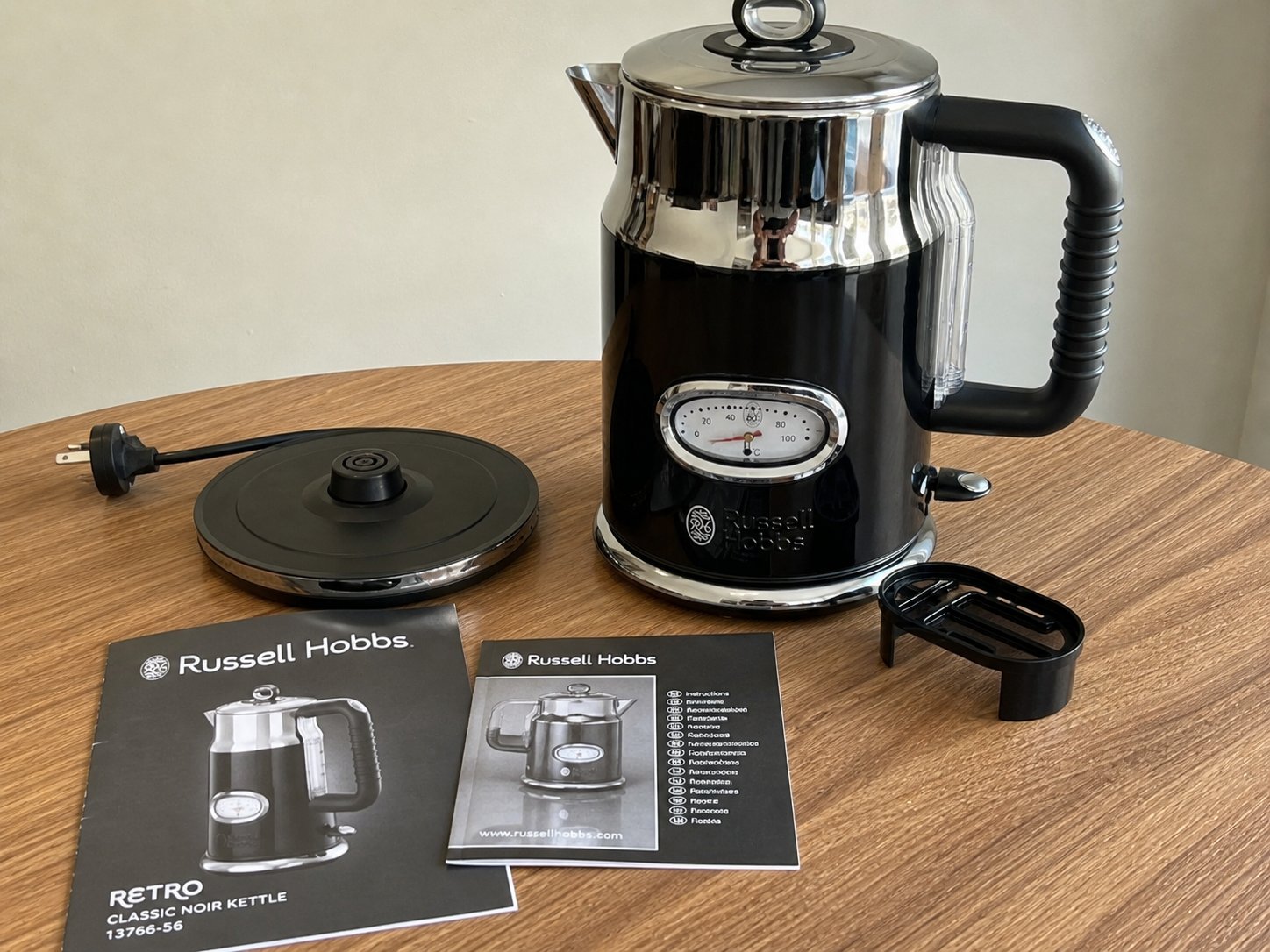 Hervidor Eléctrica Retro Classic Noir 1.7L Russell Hobbs